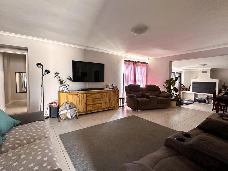 3 Bedroom Property for Sale in Wellway Park East Western Cape